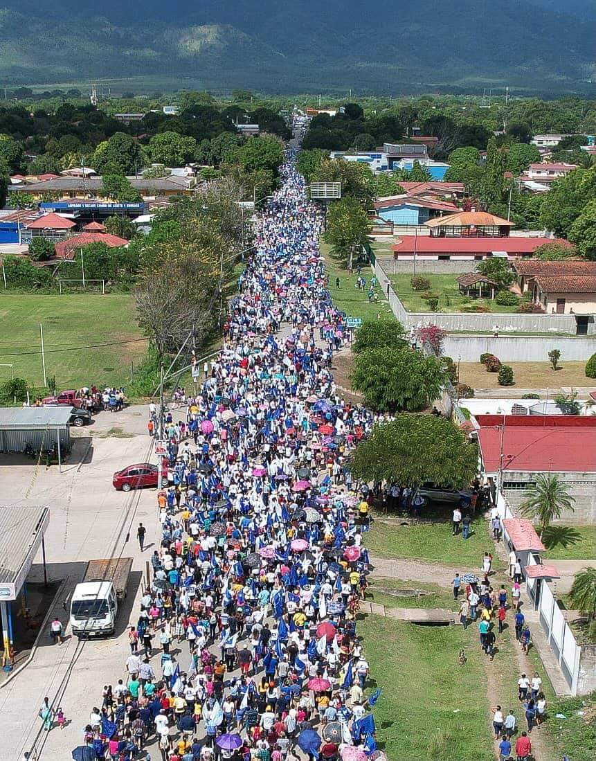 JoseAlb95704546's tweet photo. #PapiALaOrden, Así nos recibieron en Olanchito, Yoro. Gracias por el cariño y confianza. ¡No les voy a fallar! https://t.co/gvjzRzZHQh