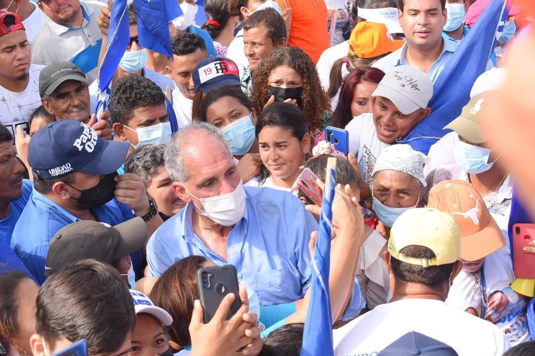 JoseAlb95704546's tweet photo. #PapiALaOrden, Así nos recibieron en Olanchito, Yoro. Gracias por el cariño y confianza. ¡No les voy a fallar! https://t.co/gvjzRzZHQh