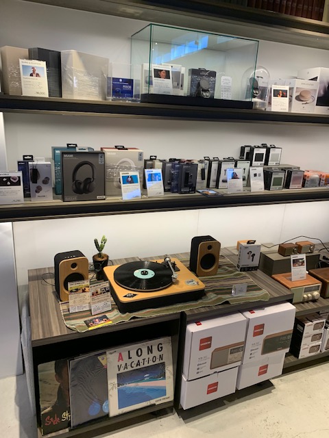 kanjitsu_denki's tweet image. おしゃれアイテムが集う場所
湘南T-SITEでも当社ブランドの取り扱いございます。

やっぱりHAPPYPLUGSは製品ケースが映えます✨

湘南T-SITE
store.tsite.jp/shonan/

#Marshall #HAPPYPLUGS #HouseofMarley