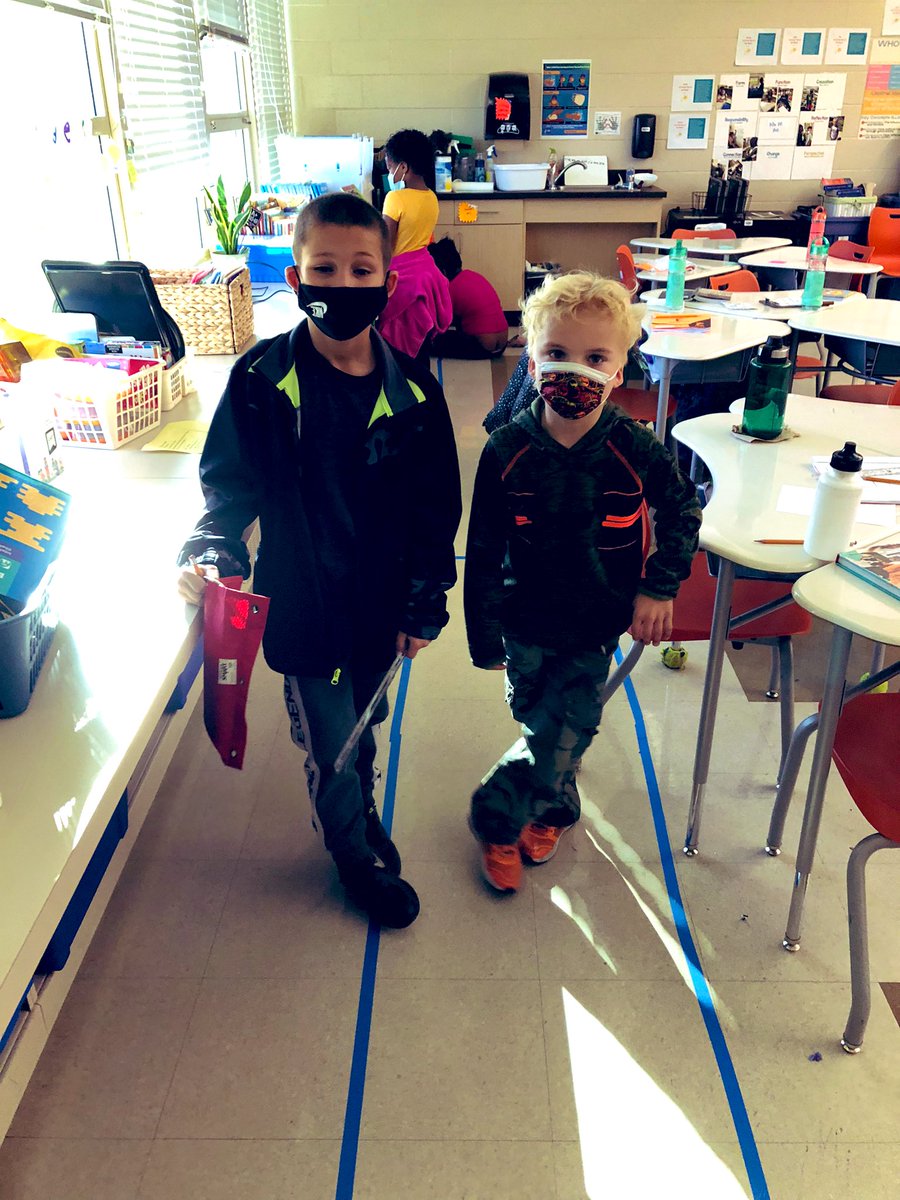 MrsJacksonMoore's tweet photo. Finding the area of rectangles by measuring and multiplying the side lengths has never been so much fun! @MooreDMPS #thinkers #MooreMath #mathmaticalCommunity https://t.co/roqwoO7v3r