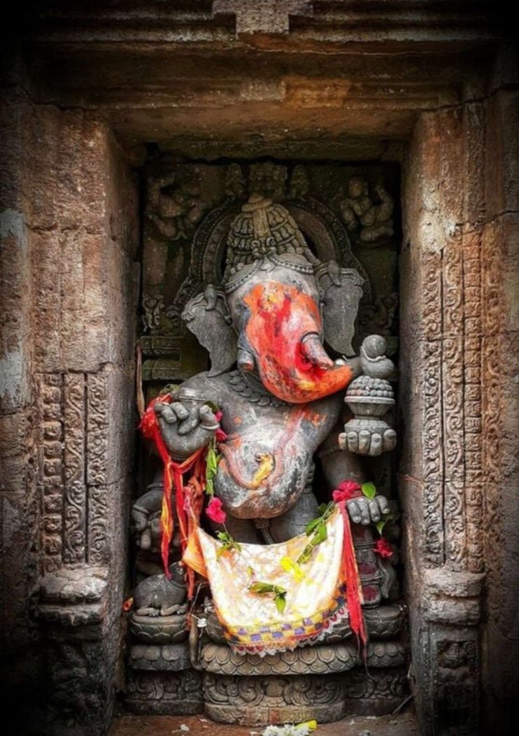 वक्रतुण्ड महाकाय सूर्यकोटि समप्रभ। 
निर्विघ्नं कुरु मे देव सर्वकार्येषु सर्वदा॥ 🙏🏻🙏🏻❤️