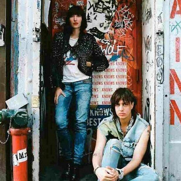 qrpress_'s tweet photo. Karen O &amp; Julian Casablancas... The Strokes &amp; Yeah Yeah Yeahs #QRPlegend https://t.co/pzXJH4B9RS