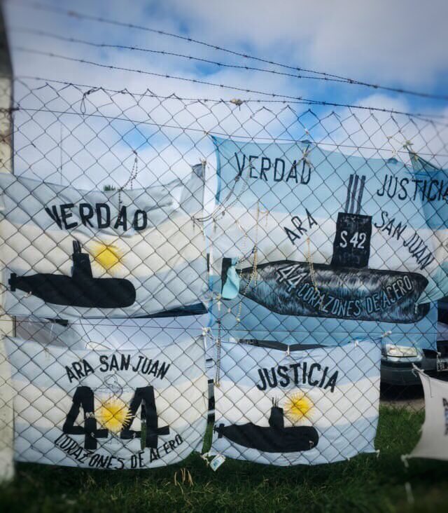 marchemoyano11's tweet photo. 15/11/2017 - 15/11/2021
4 años del Hundimiento del Submarino ARA San Juan con 44 tripulantes y grandes profesionales que siempre cumplieron con su deber
48 meses donde se hundieron proyectos y sobre todo vidas,quedando familias llenas de dolor
#teamoamor
#VerdadyJusticia https://t.co/MCo8wf90K2