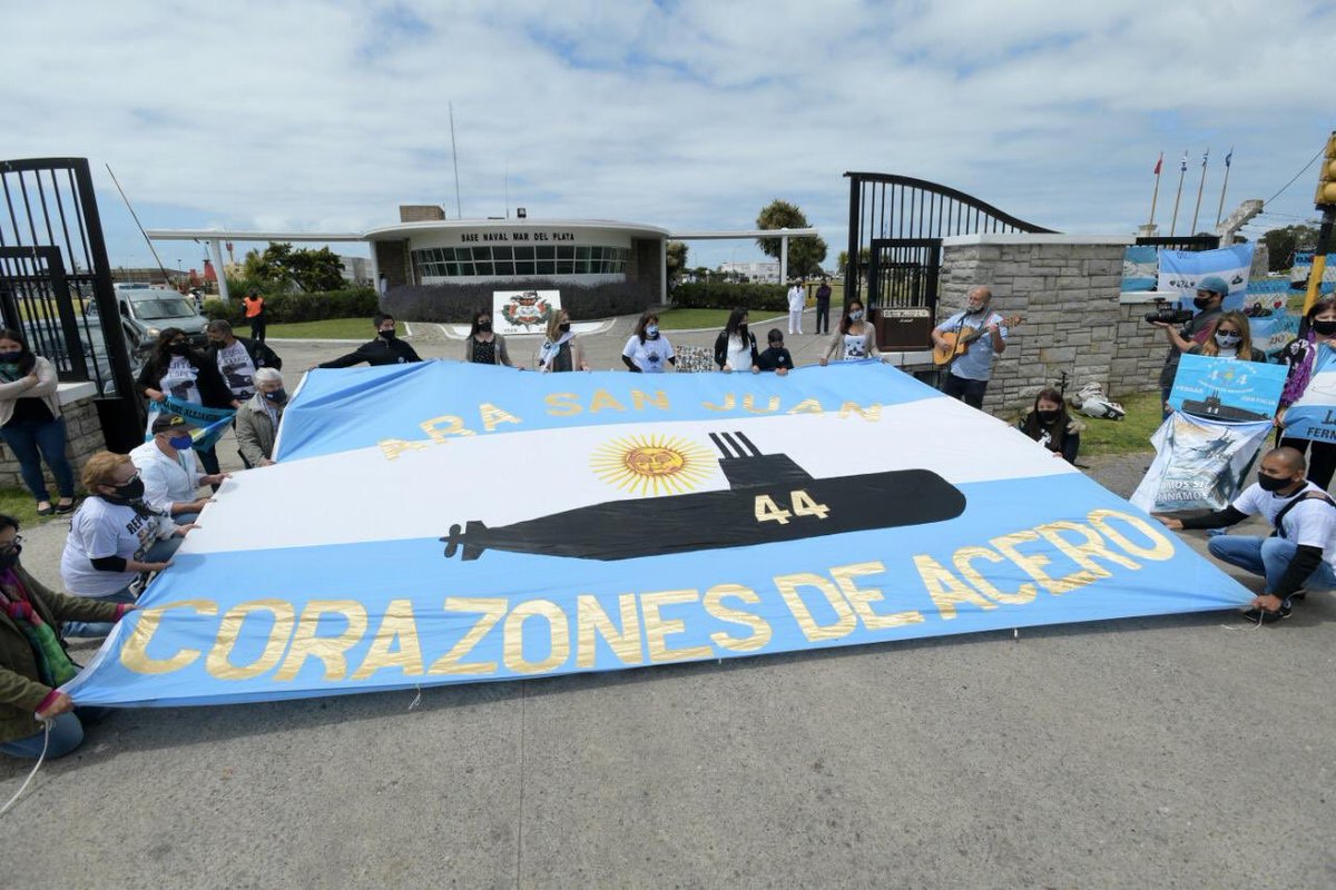 marchemoyano11's tweet photo. 15/11/2017 - 15/11/2021
4 años del Hundimiento del Submarino ARA San Juan con 44 tripulantes y grandes profesionales que siempre cumplieron con su deber
48 meses donde se hundieron proyectos y sobre todo vidas,quedando familias llenas de dolor
#teamoamor
#VerdadyJusticia https://t.co/MCo8wf90K2