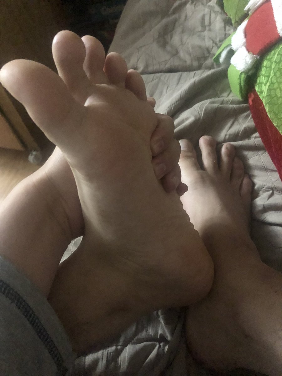 MassimoExposure's tweet photo. You should be worshiping my feet, come kneel down and lick 👅🦶🏻#findom #master #fetish #footfetısh #gay #daddy #feetmale #male https://t.co/XQlPRtlPB9