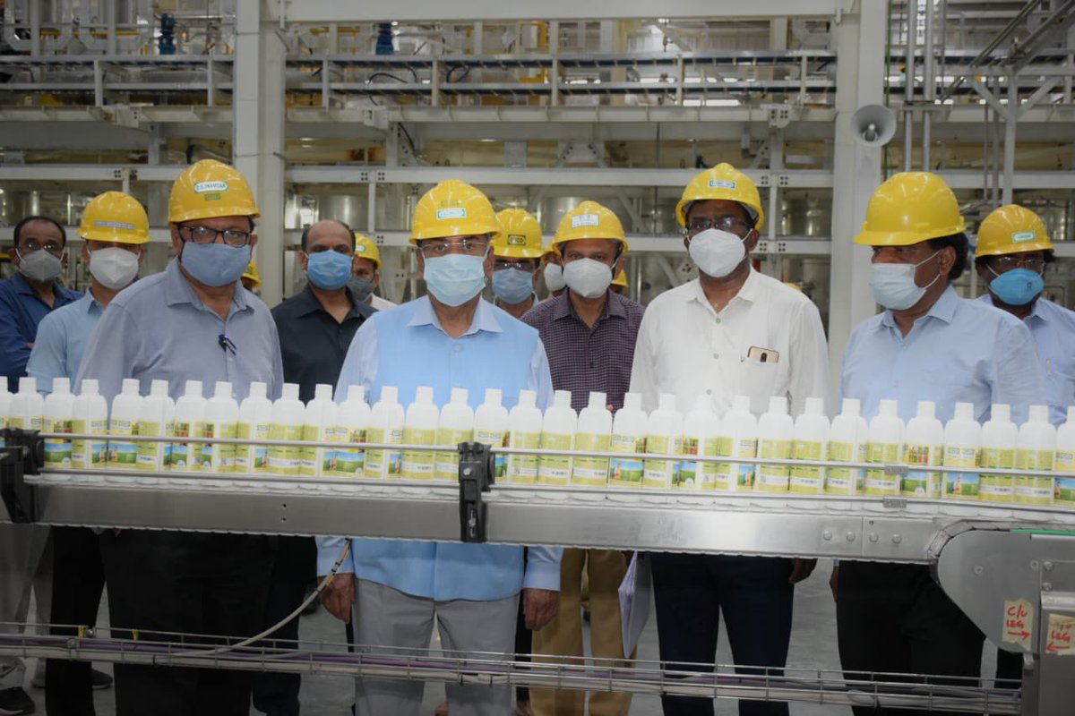 drusawasthi's tweet photo. Heartiest Congratulations to the entire #IFFCO family for a big day today as we crossed more than 1 Crore production of #IFFCONanoUrea bottles. Brilliant job done by @dginamdar @rameshraliya @iffcoyogendra &amp; entire team for this achievement. @mansukhmandviya @fertmin_india https://t.co/a7cRQZPWlr