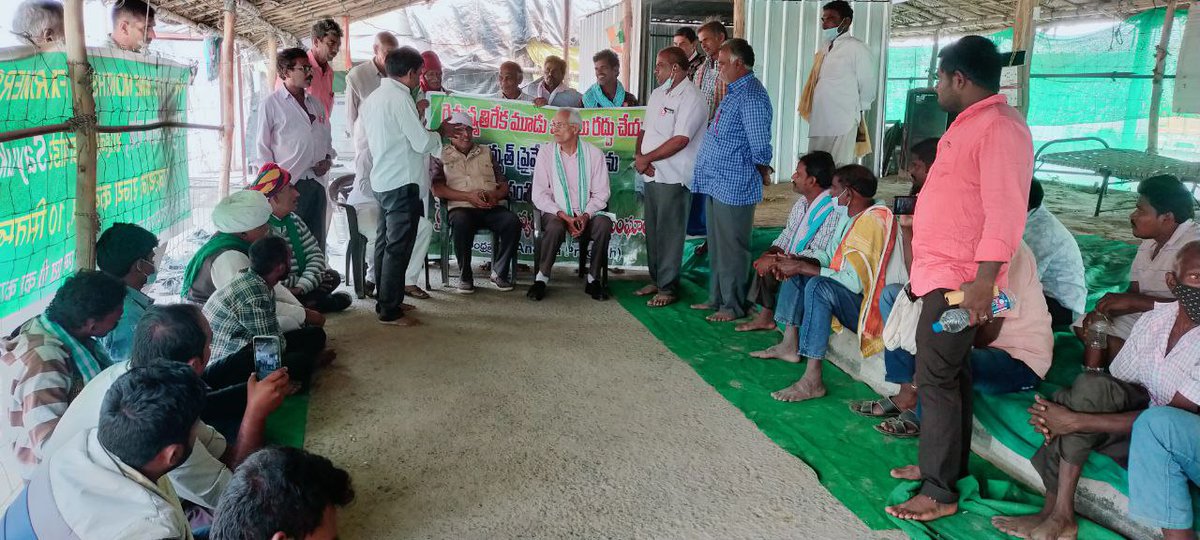 rajmorcha's tweet photo. Farmers from andhra pradesh visited shahjahanpur morcha.
#Farmersprotest is not limited to North India.
We are witnessing new agricultural revolution of our country and farmers of india are united against these farm trade laws and demand MSP.
#JusticeForLakhimpurFarmers https://t.co/WFpgeFSsQf