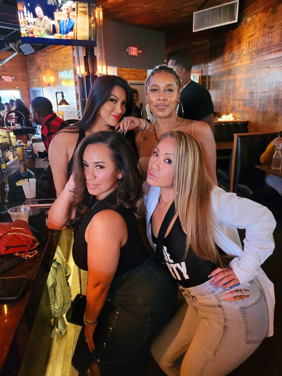 VloBeFree's tweet photo. Okkkkkaaayyyy ππππ #LA represent!!! Thickemssss!!! π»π #lovesem https://t.co/jtA5thoZR9
