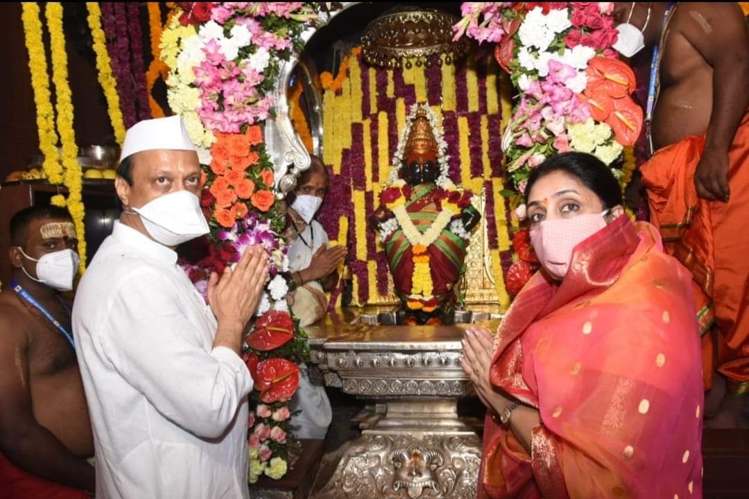 Pranav_007M's tweet photo. कार्तिकी एकादशीनिमित्त पंढरपूर येथे श्री विठ्ठलाची  महापुजा करताना महाराष्ट्र राज्याचे उपमुख्यमंत्री आदरणीय अजितदादा पवार साहेब व सौ.सुनेत्रावहिनी पवार साहेब...
@AjitPawarSpeaks 
@SunetraA_Pawar 
@parthajitpawar 
@Jaypawarspeaks 
NcpFamily❤️ https://t.co/rgLuN2CnvA