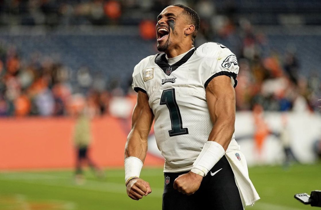 EaglesStrictly's tweet image. You cannot tell me that you’d rather have a QB from next year’s NFL draft over this man. He’s made for Philly! This MF never folded when things got rocky!!!  @JalenHurts 🐐 QB1