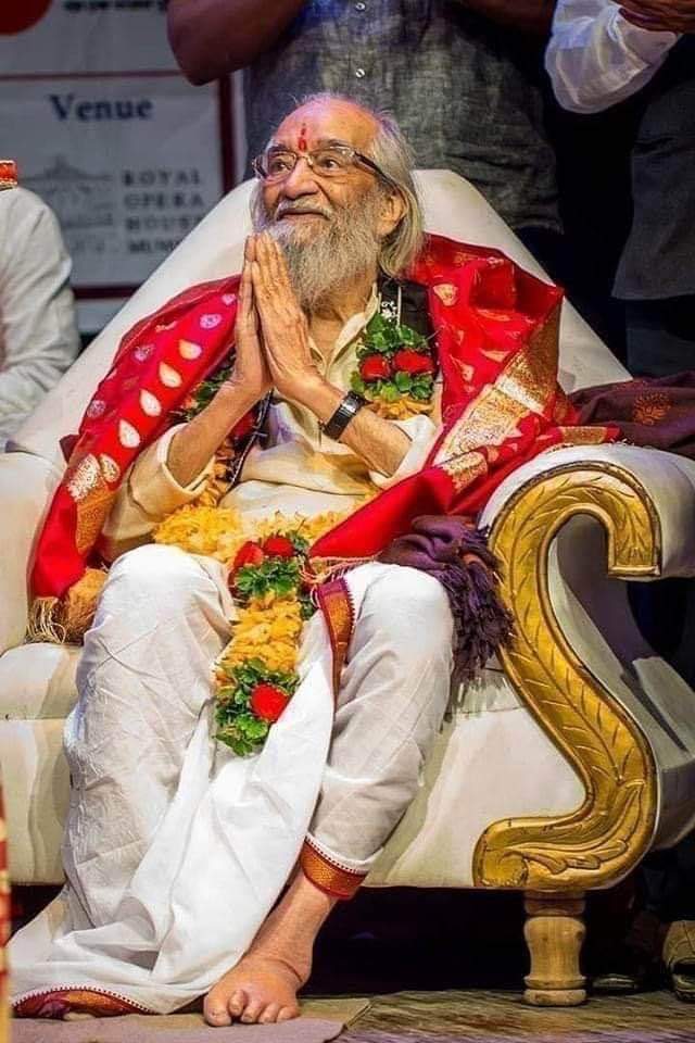 sanket_13_12's tweet photo. छत्रपती श्री शिवशंभूंचा खरा इतिहास घराघरांत पोहचविणारा दिवा अखेरीस शांत झाला...

#शिवशाहीर_बाबासाहेब_पुरंदरे 
#भावपूर्ण_श्रद्धांजली 🙏💐 https://t.co/KpLv1TPTOG