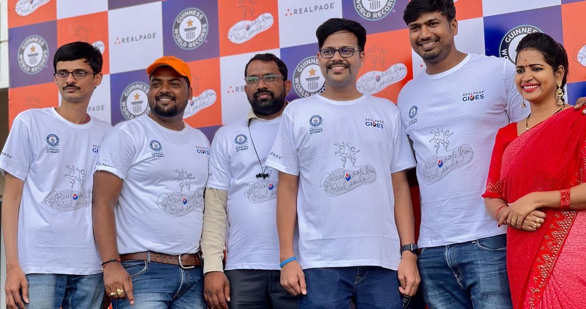 purnireddy4's tweet photo. #purnikishoreReddy ❤️ #OneMoreAward☺️
Thanks a ton to Sandeep SharmaGaru ,
Osman Akthar Garu 
And Amith garu and Mahi garu ,Ramireddy garu and RealPagers India RealPage, Inc. For recognising 
“❤️Real Heroes”❤️and we feel blessed🙏❤️

            🙏”REAL SOLES FROM REAL PAGE”🙏 https://t.co/mCYwc7Twcd