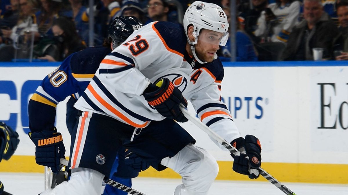 StatsCentre's tweet photo. Most points in a player's first 14 team games of a season (since 1995):
37- Mario Lemieux (1995-96)
33- Jaromir Jagr (1995-96)
31- Leon Draisaitl (2021-22 via a 1G-2A effort in a 5-4 @EdmontonOilers win vs STL)
31- Ron Francis (1995-96)
30- Jagr (1999-2000)
30- Lemieux (2002-03) https://t.co/Ydmmg5kIA4