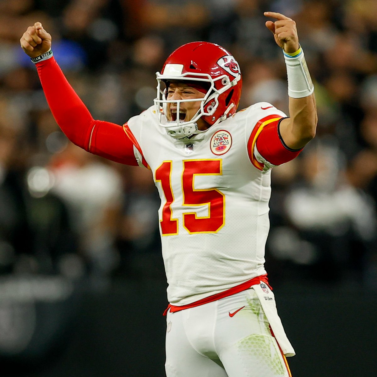 NFL's tweet photo. 35/50.
406 yards.
5 TDs.

Statement performance. @PatrickMahomes https://t.co/dMGwPZZARG