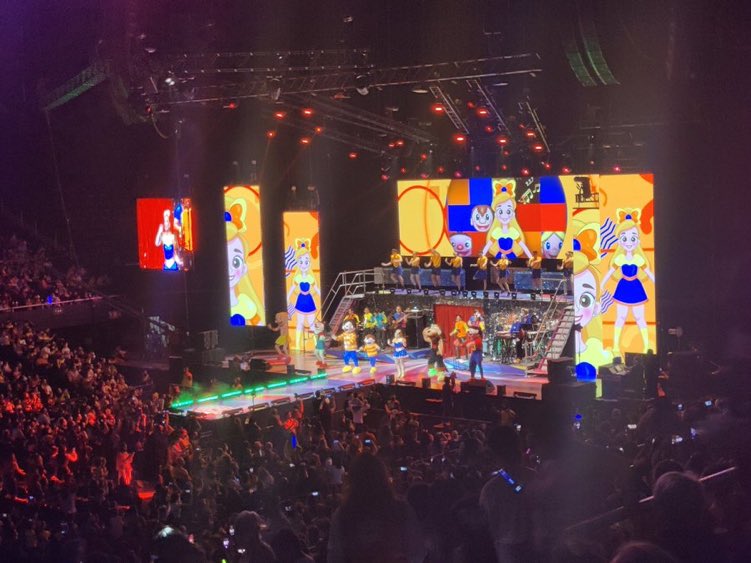 A Bely le fueron quitando espacios en multimedios, cuando salió pensaban que iba a retirarse, busco fuera de la confort y se convirtió en la reina de los niños en YouTube ⭐️ Y hoy lleno la Arena Monterrey!!

Nunca es tarde