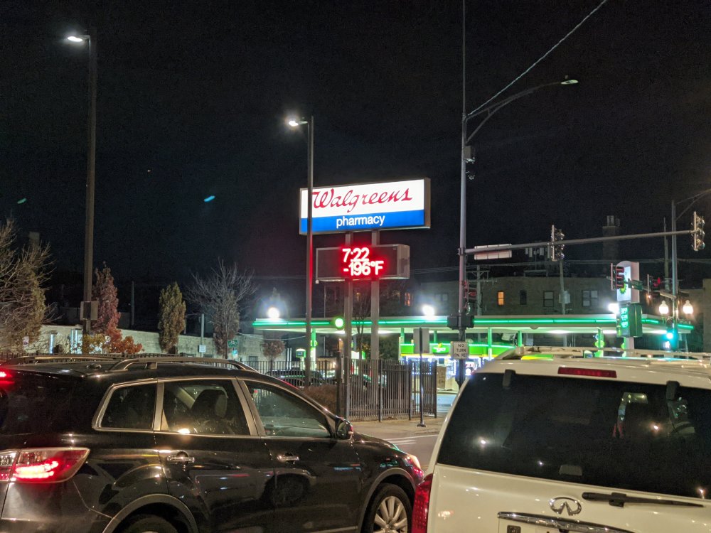 rzubek's tweet photo. I guess winter in Chicago has officially started. https://t.co/A2HYAKF6wS