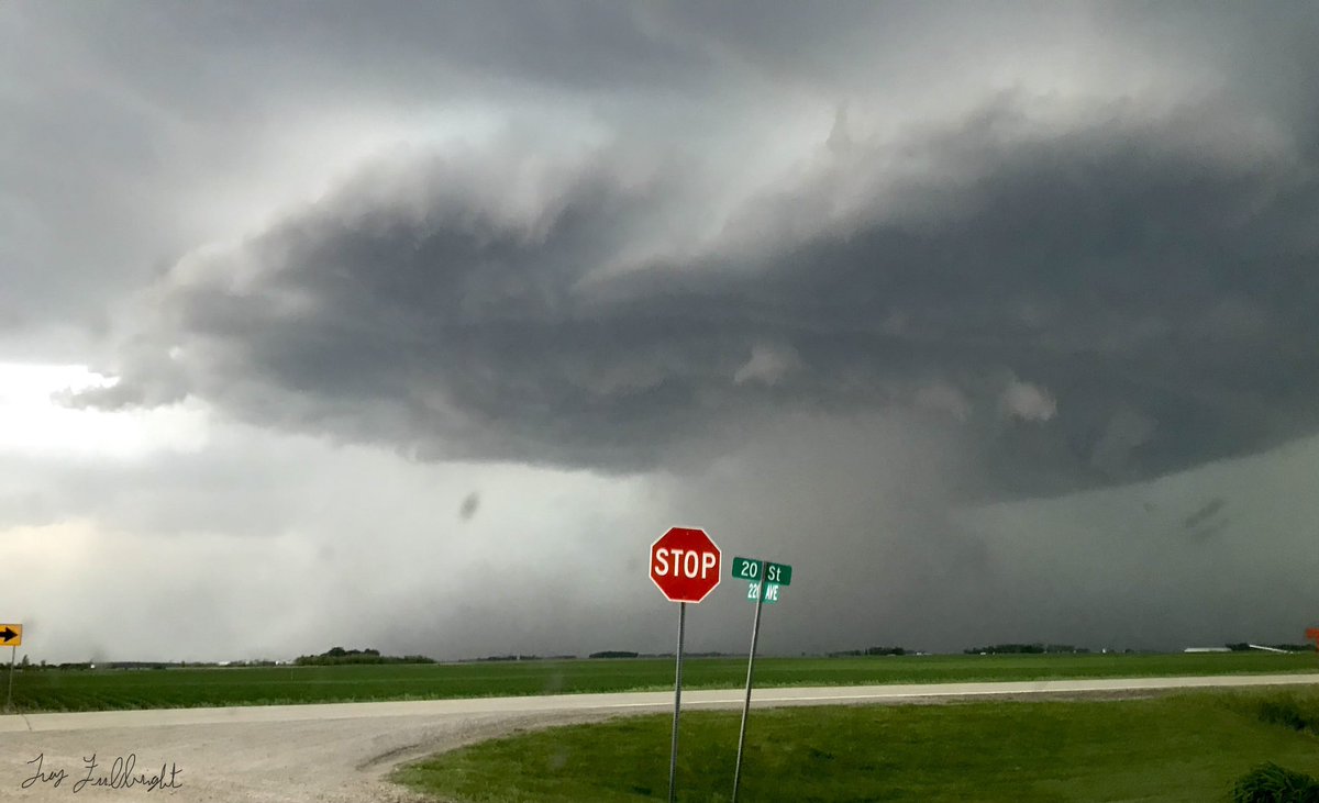 #SupercellSunday featuring a tornado-warned supercell chased on June 2, 2020 in southern Minnesota. Chase began near Waldorf, MN and concluded just east Austin. Storm had relatively high bases and produced a land spout tornado, several gustnadoes, and hail. #mnwx https://t.co/L2IeKnhkGT