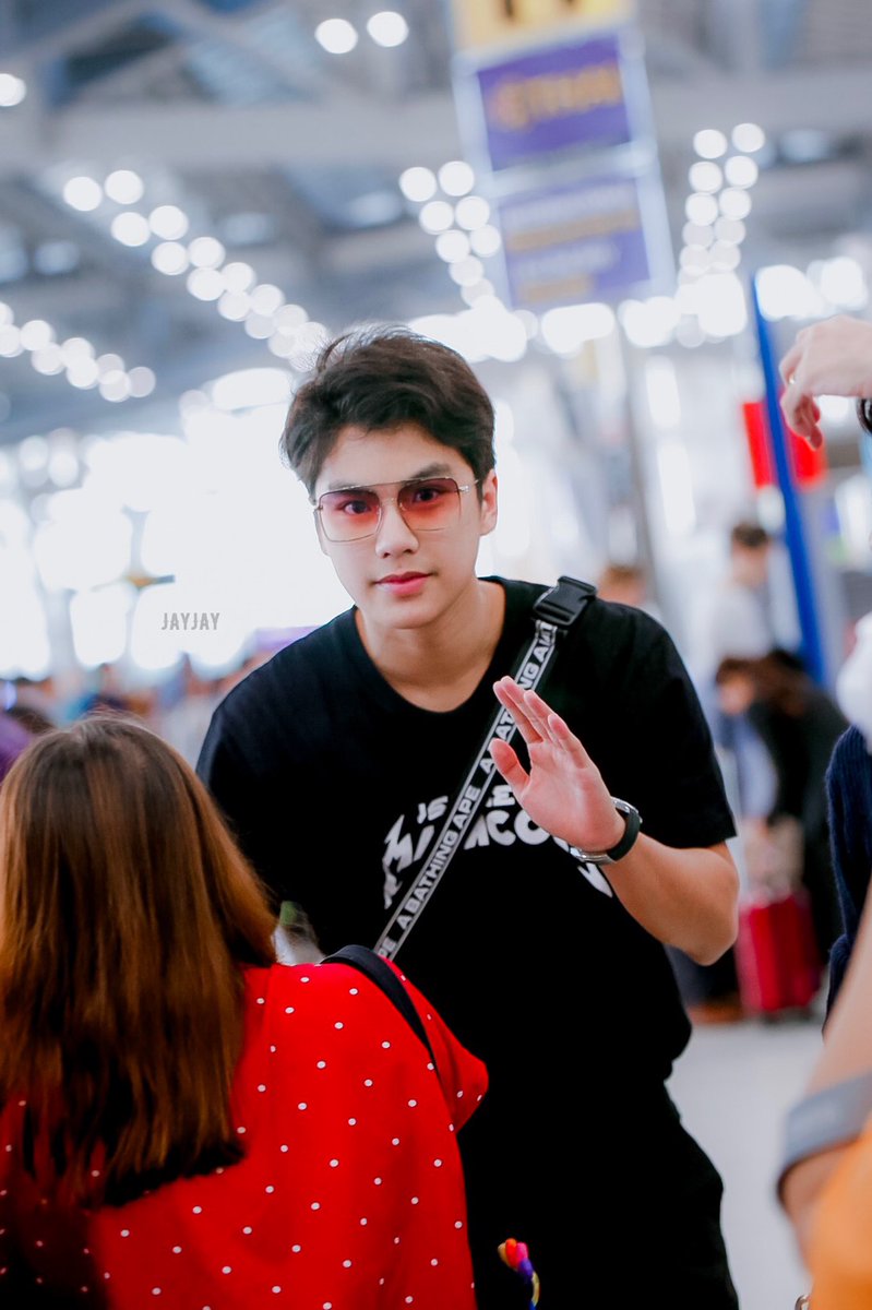 dailyohmpawat's tweet photo. #ohmpawat #ยิ้ม5พันของโอมภวัต https://t.co/IErtvoekCi