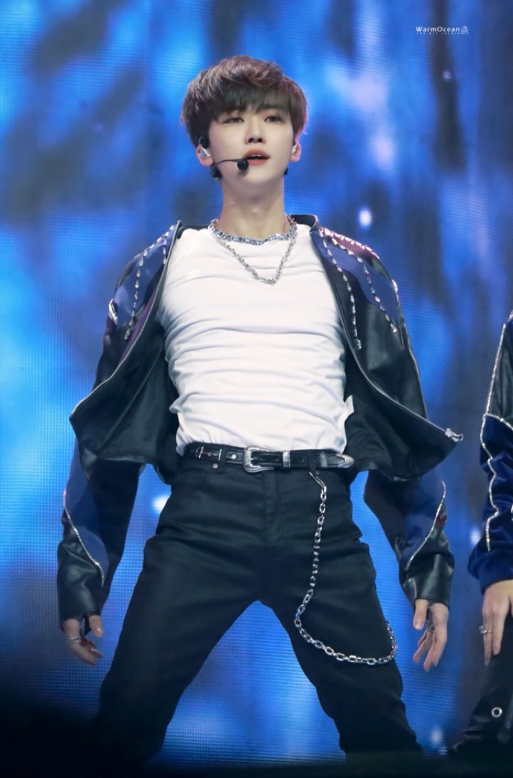 แจมินตัวหนาขึ้นมาก!! จากรูปในบบเมื่อวานก็คือกล้ามเขาเท่าหัวแล้ว แล้วนี้แบบดูออกว่าหุ่นเป็นหุ่นสามเหลี่ยมแล้วอะ แงงงง