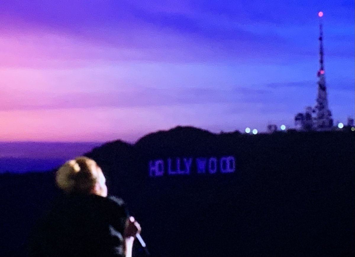 JaneCStevenson's tweet photo. Not only has #Adele pulled the celebs for her TV special - Leo! Selena! Lizzo! Seth Rogen! James Corden! Melissa McCarthy! Ellen! Tyler Perry! Molly Shannon! Gordon Ramsay! Oprah! &amp; more are all in seats at the Griffith Observatory - but who art directed that sunset? #Adele30 https://t.co/5zTk2JbmVr