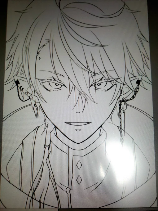 やっぱりはぴばすお祝い絵は描きたいなと思い仕事合間に描き始めてみた。
ピアスとか細部分からんからとりあえず適当置き。
あとで見直しつつ分かりそうなところは直しま 