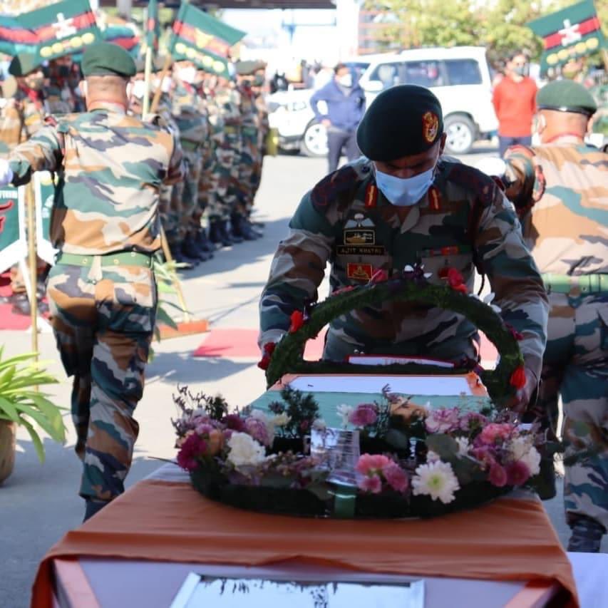 Col Viplav Tripati, his wife & son along with 4 soldiers lost their life in a terrorist attack in Manipur. With great Grief we salute their family for the supreme sacrifice in the line of duty 
#ViplavTripathi #ManipurAttack 
@Gaurai1984 @Narrative2turn @Tushar_KN @aniltiwari7273