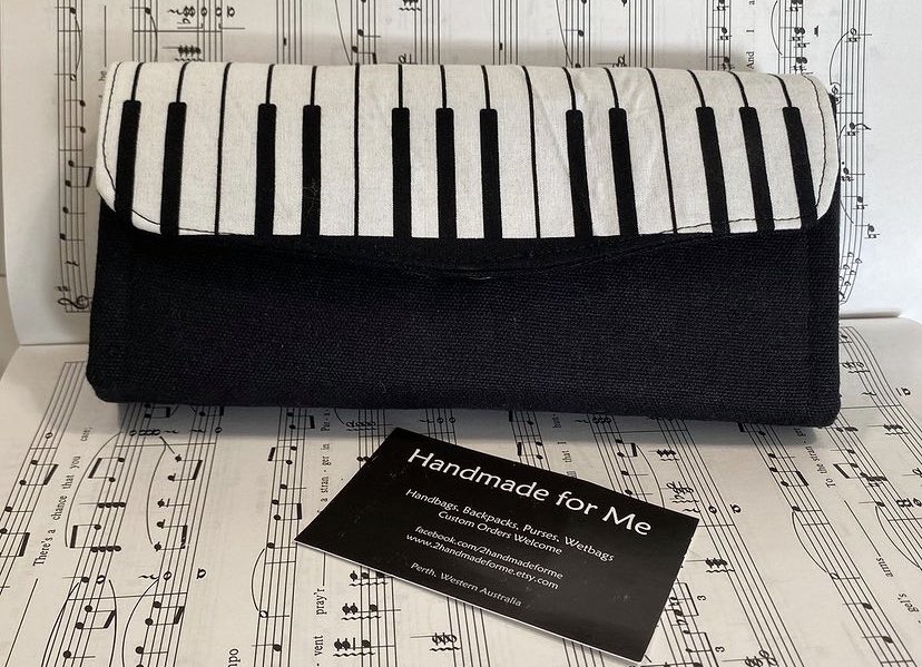 HandmadeforMe1's tweet photo. Married to the music? Then you need this in your day.
.
https://t.co/cknWIl5tL3
.
#handmadegiftshop
#musiclover #pianolove #musicteachergift #handmadeinperth #handmadegiftshop #pianoplayer #giftwrapping #largepurse #ladieswallet #necessaryclutchwallet #blackandwhite https://t.co/fjlchVjV2y