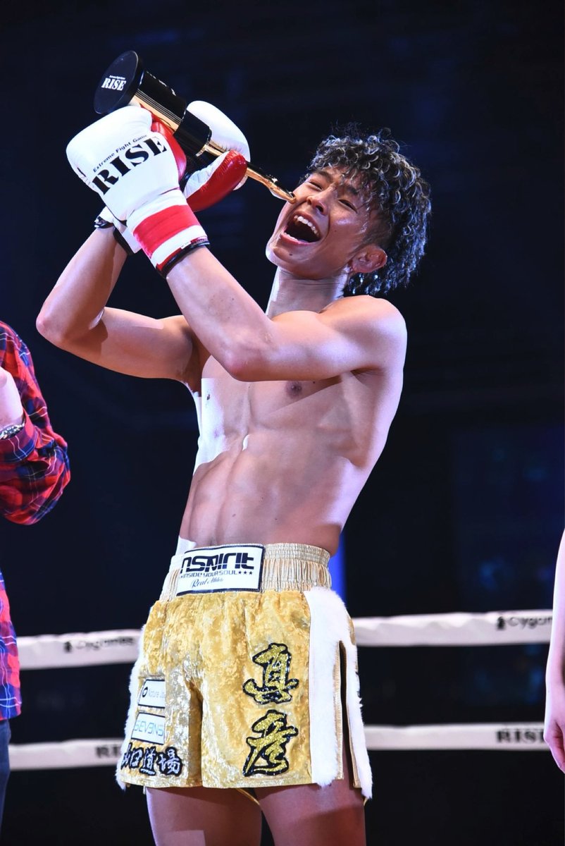 mshk_szk's tweet photo. Cygames presents RISE WORLD SERIES 2021 OSAKA2

昨日の試合、1R KOで勝つことができました❗️
たくさんの応援ありがとうございました。
対戦してくださった江幡塁選手ありがとうございま��た。
江幡選手とやから最高の試合ができました。
これからも俺はまだまだ上にいきます🔥

#RISE_WS #Cygames https://t.co/o6X4p9CmTs