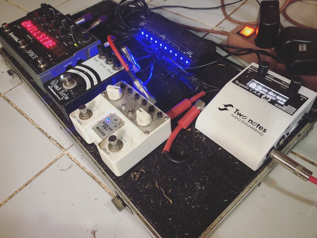 diditsaad's tweet photo. it’s on pedalboard and amplification device #ShowMeYourBoard #TwoNotesToneVault @twonotesaudio @RevvAmps @VictoryAmps https://t.co/KFWJKcjymB