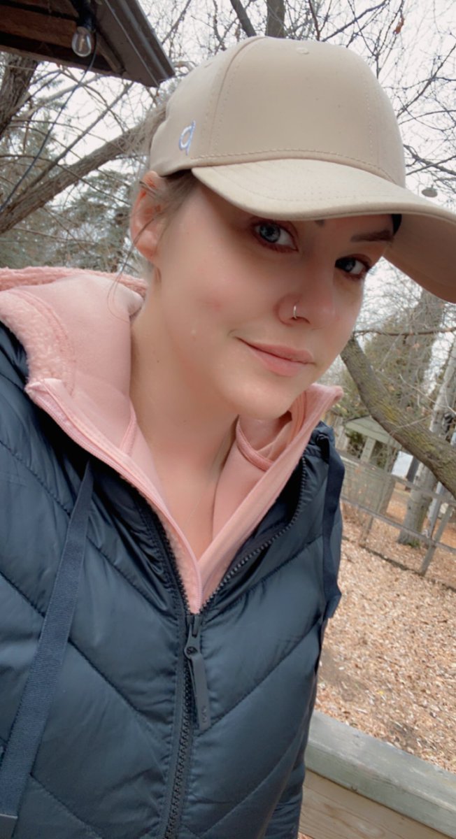 makeupbeanmua's tweet photo. Fresh faced in my @ponybackstyle hat ! Use code makeupbean to save 10% off ! #pbsquad https://t.co/j8S379bKbs