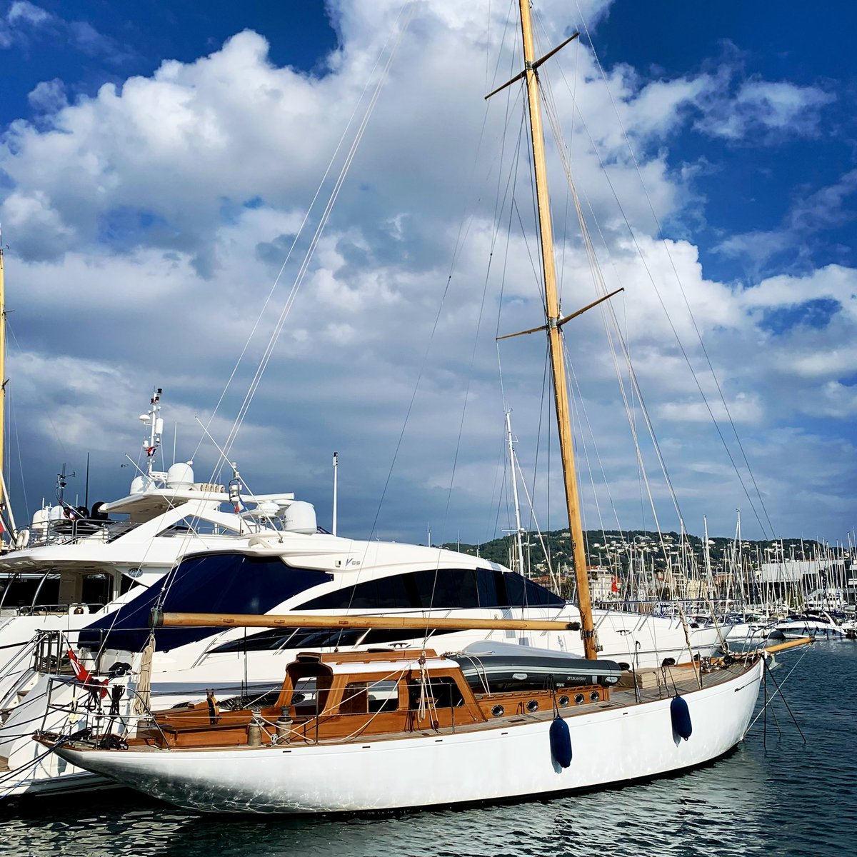 ValzeCook's tweet photo. #tarterustique aux #pommes &amp; #soleil #cannois #surleblog #cannes #applepie #tarteauxpommes https://t.co/r3hUiifRgC https://t.co/ny2wtD0uhk