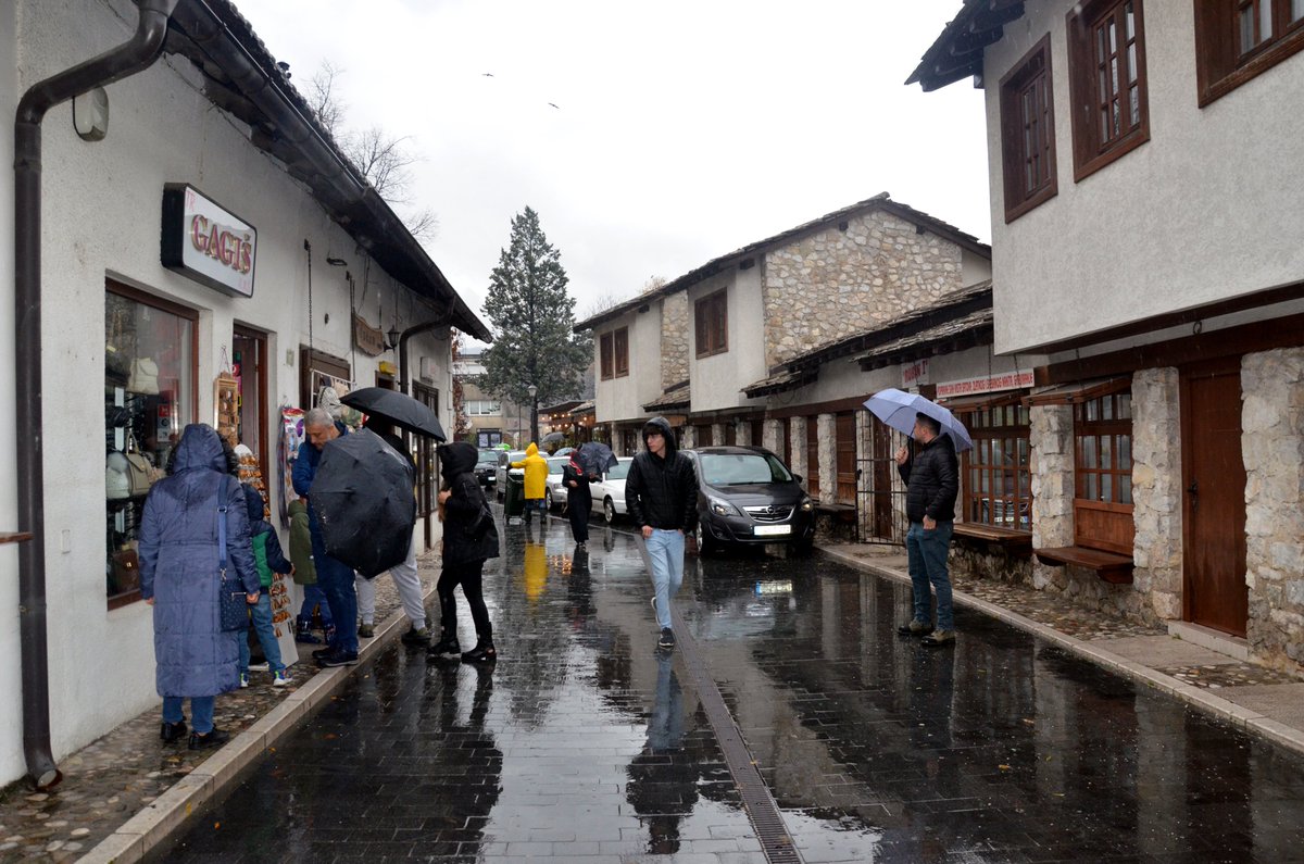 Bosna Hersek'in Koniçe şehrini Türkiye'den gelen misafirlerimizle ziyaret ettik. Neretva Nehri kıyısında kurulu şehir, 4000 yıllık tarihiyle ülkedeki en eski yerleşim yerlerindendir. <a href="/TC_Disisleri/">T.C. Dışişleri Bakanlığı</a> <a href="/TCKulturTurizm/">T.C. Kültür ve Turizm Bakanlığı</a> <a href="/SinanBalkaya69/">Sinan Balkaya 🇹🇷</a> 

#BosnaHersek #Koniçe 🇧🇦