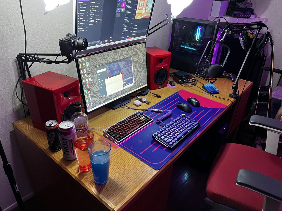 CSBassguy's tweet photo. Okay okay!! I think I have everything situated to get the night going! Come by say hello and vibe out!! https://t.co/JSbnZ2hpuf