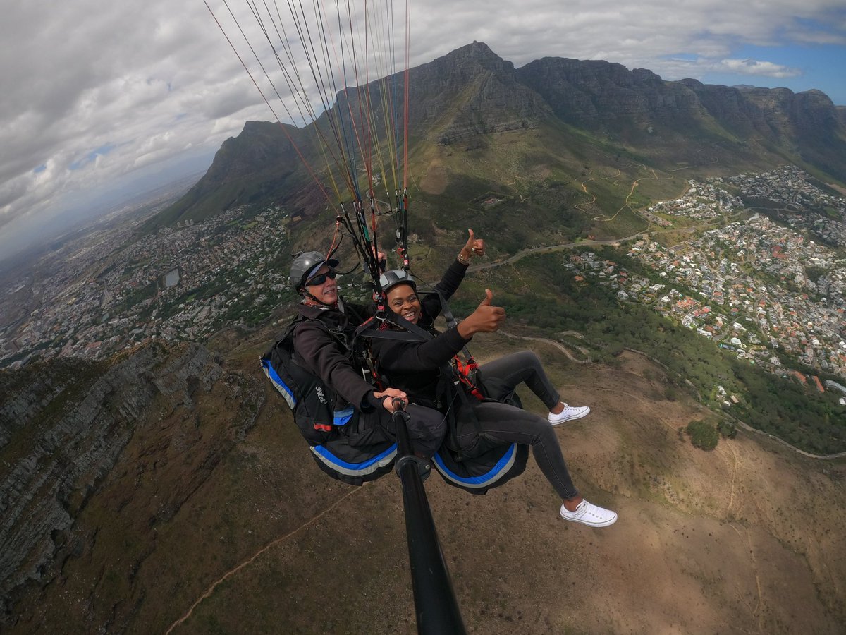 Have an adventure in Cape Town and come tandem paragliding with #thetandemflightco . We fly daily from Signal Hill. #southafrica #capetown #tablemountain  #lionshead  #lovecapetown #meetsouthafrica  #capetownguide #capetownlife #wonderlustcapetown #allweathersport #thingstodo