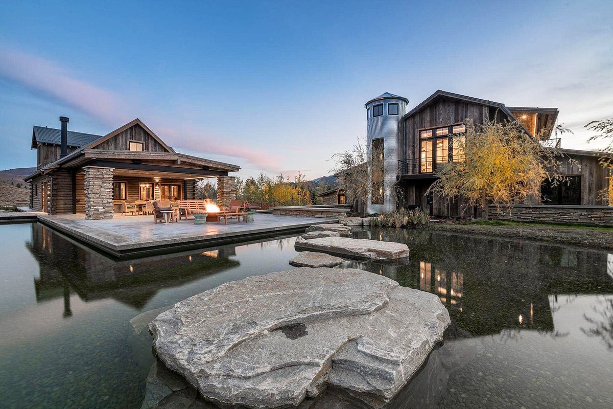barndominium_us's tweet photo. Ready to pack my bags and head to Idaho.

13439 State Highway 75, Ketchum, ID - $15.995m https://t.co/CysRH5Kkn8