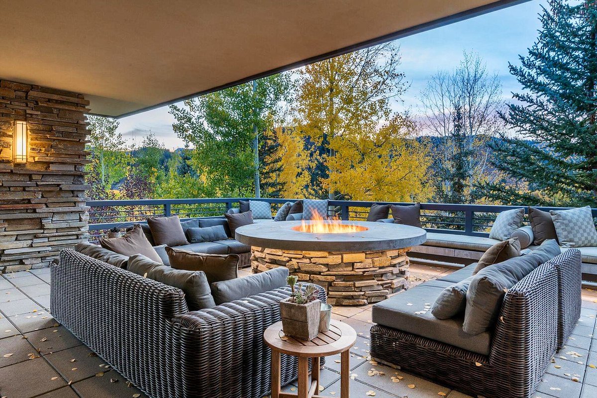 barndominium_us's tweet photo. Ready to pack my bags and head to Idaho.

13439 State Highway 75, Ketchum, ID - $15.995m https://t.co/CysRH5Kkn8