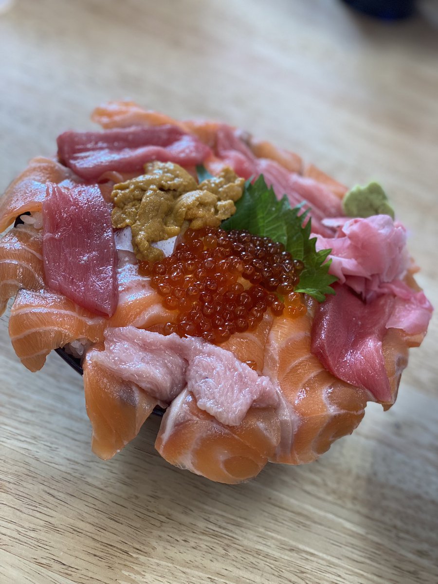 XMC_Todq's tweet photo. 神戸市営地下鉄海岸線「中央市場前」駅すぐ、 
「海鮮丼の駅前 はなれ」にランチを食べに来ました！ 
 
■facebook 
https://t.co/xkvFfM7odK 
■Instagram 
https://t.co/x864fNLZBC https://t.co/TdFSKwUw3m