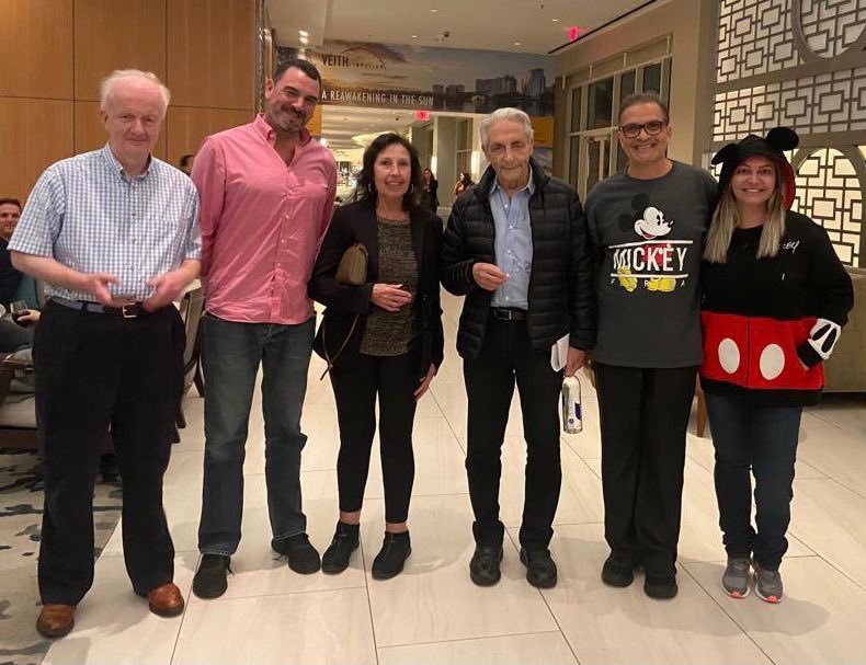 OckeReis's tweet photo. Meeting with Frank Veith, wifes and friends from England.
@VEITHsymposium
@FrankVeith
@PauloOcke
#VEITHLive #VEITHsymposium #VEITH2021 #VEITHOrlando https://t.co/whciSAf6Vr