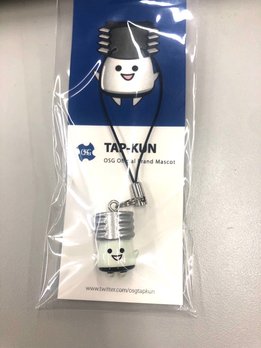 pr_2021_terada's tweet photo. TAP-KUNの応募企画に※日頃の行いが良い工場長が当たりました。それを頂きました……‼🤤✨
既にK氏がキーホルダーを所持しており、羨ま、妬ましさが漏れ出ていたのかもしれません…
タップ君は短い腕を懸命に動かしているときが最も愛らしいです✊
今日も仕事頑張ります🤗💕
#TapKun 　#タップくん https://t.co/vMi9UonBR8