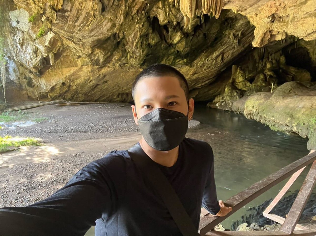 smattaporn's tweet photo. ไม่ปงไม่เป็นมันละนักแสดง งานนี้นักธรณีวิทยาต้องมา .. เดินถ้ำสำรวจหินงอก หินย้อยแล้วพ่อเอ๊ยยยยย !!! https://t.co/zwsjFAYLiI