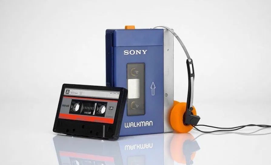 IsmaelDJRetro's tweet photo. Volverías a usar un #PersonalStereo como en los #80s ? #Nostalgia #ElPoderDeLosClásicos https://t.co/ZATQQ98njt https://t.co/AXct57vlFO