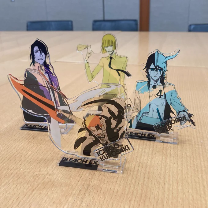 【#BLEACH 原画展 入場チケット一般販売開始!】
本日発売の週刊少年ジャンプ50号では、原画展「BLEACH EX.」の展示イメージを初公開!さらに会場限定グッズも情報解禁です!!
Twitterでは本誌掲載以外のキャラクターも特別にチラ見せ!

グッズはまだまだ登場予定!続報をお待ち下さい!<スタッフ> 