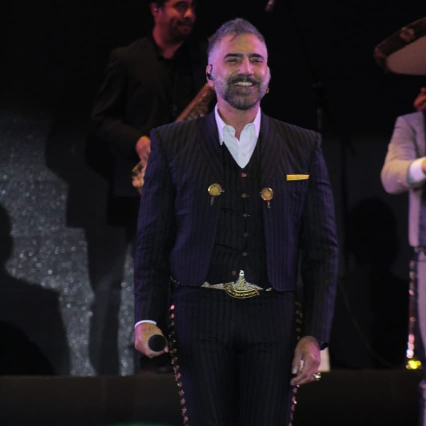 heraldoleon's tweet photo. #ElHeraldoDeLeón | #Espectáculos #Concierto #FIG2021 #GoFig
📸 Alejandro Fernández conquista al público del @FIGLeon por dos horas en un recorrido musical junto a más de 50 mil personas
Fotos: Carlos Ayala https://t.co/1CvUXXxPf1