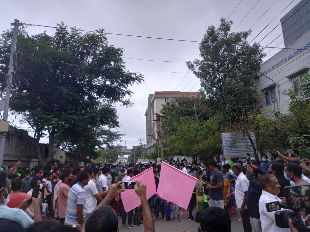 MatrusriA's tweet photo. Organized Kids 2K RUN on the eve of Children's Day in Matrusrinagar with the help of UMED Diagnostics. Thanks to Sri Krishna Prasad garu, ACP, Sri Ravikiran garu, SI @psmiyapur_cyb for gracing the occasion. Thanks to all the residents and volunteers https://t.co/wXcKx3YeoU