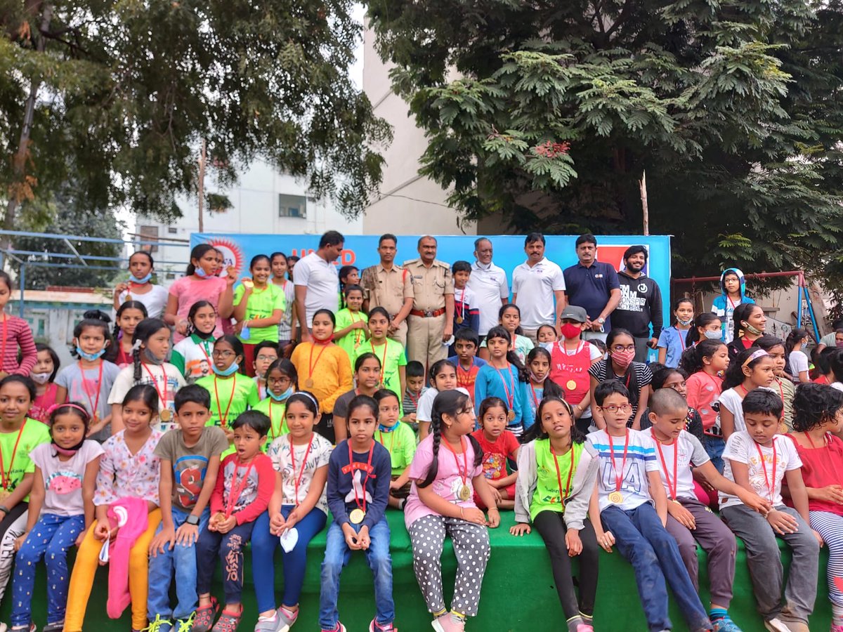 MatrusriA's tweet photo. Organized Kids 2K RUN on the eve of Children's Day in Matrusrinagar with the help of UMED Diagnostics. Thanks to Sri Krishna Prasad garu, ACP, Sri Ravikiran garu, SI @psmiyapur_cyb for gracing the occasion. Thanks to all the residents and volunteers https://t.co/wXcKx3YeoU