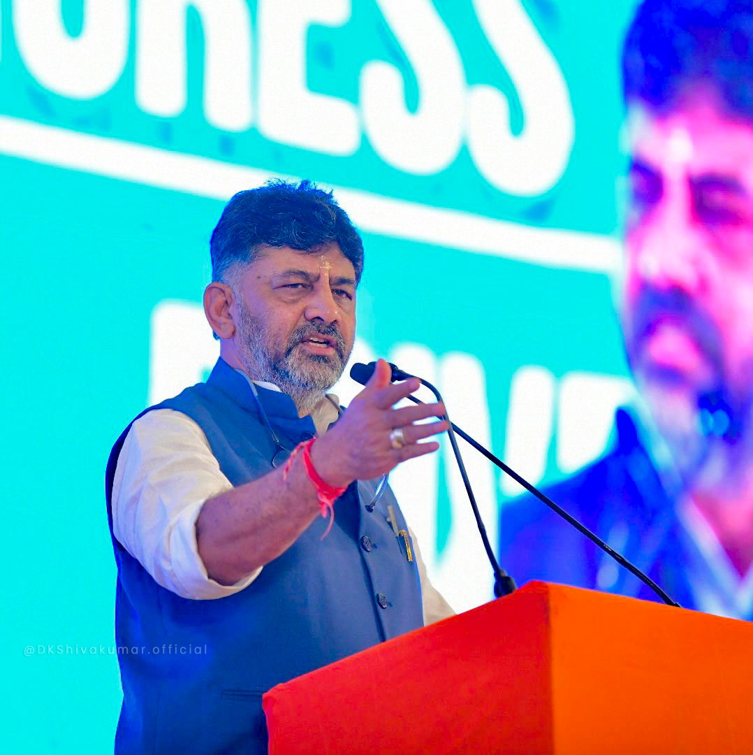 DKShivakumar's tweet photo. ಅರಮನೆ ಮೈದಾನದಲ್ಲಿ ನಿನ್ನೆ ಕಾಂಗ್ರೆಸ್‌ ಸದಸ್ಯತ್ವ ಅಭಿಯಾನಕ್ಕೆ ಚಾಲನೆ ನೀಡಲಾಯಿತು. ಈ ವೇಳೆ ಶ್ರೀ @RSSurjewala  ಸುರ್ಜೇವಾಲಾ,  ಶ್ರೀ @Siddaramaiah, ಶ್ರೀ ರಮೀಂದರ್‌ ಸಿಂಗ್‌ ಅವ್ಲಾ, ಶ್ರೀ ರಾಮಲಿಂಗಾರೆಡ್ಡಿ, ಶ್ರೀ ಸಲೀಂ ಅಹ್ಮದ್‌, ಶ್ರೀ @Eshwar_Khandre, ಶ್ರೀ ಧ್ರುವ ನಾರಾಯಣ್, ಶ್ರೀ ವೀರಪ್ಪ ಮೊಯ್ಲಿ ಮೊದಲಾದವ���ಿದ್ದರು. https://t.co/uDtOqCMHYs