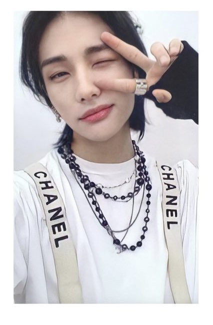 nyoungjinn's tweet photo. • wtt lft noeasy lee know dbs hyunjin chanel standard a •

noeasy album pc trade 

✦ have: lee know double sided
✦ want: hyunjin standard a (hyunchanel)

📍loc: metro manila 
🚚 mod: direct ggx 
💌 dm me or reply to this post if interested ^_^

skz hyunjin lee know https://t.co/GYImkqYV9H