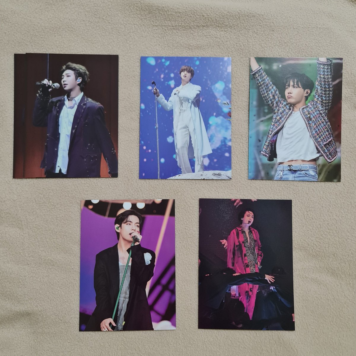 dearMaria_ph's tweet photo. WTS LFB | PH 🇵🇭 | ONHAND #dearMariaitems

💸 200 ea + lsf [PAYO]
💰 BPI, GRABPAY, GCASH
🚚 GGX, SCO, SDD

🏷 bangtan rm jin suga yoongi j-hope hoseok jimin taehyung jungkook jk pc photocard memories of 2019 dvd 2020 4x6 photo memo 19 20 mots br postcard map of the soul one bluray https://t.co/4zcvtrYG8n