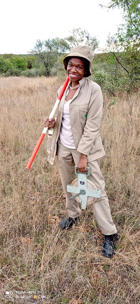 NthabisengAa's tweet photo. Ranch Ecological assessment
Identifying types of grass and tree species
Developing rangeland and restoration
Preparing the ranch for animal production
#Rangeanalysis
#Ecology https://t.co/ICTh5ShvNU