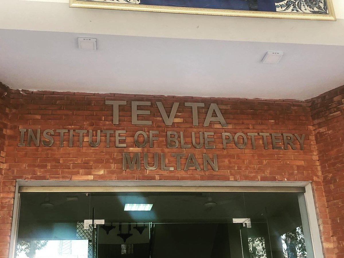 The amount of work, time that goes in making blue pottery is amazing. Had a wonderful experience visiting the institute. The people there were very courteous TEVTA Punjab is doing a great job training so many people. @AzamJamil53 
#bluepottery #multan #cityofsaints #tevtapunjab